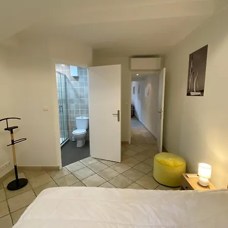 Apartment 06bj2 Beautiful In The Heart Of Old Antibes