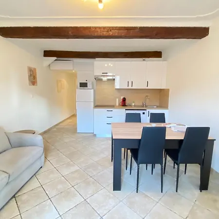 Apartment 06bj2 Beautiful In The Heart Of Old Antibes