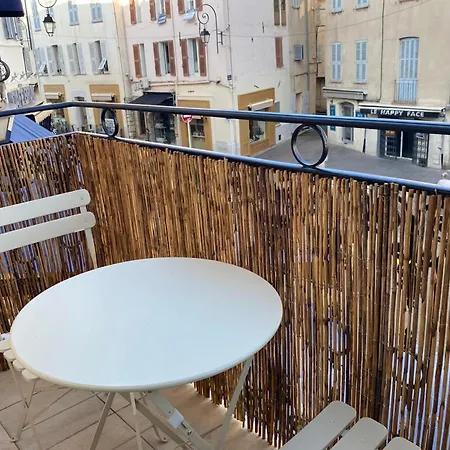 Apartment 06bj2 Beautiful In The Heart Of Old Antibes